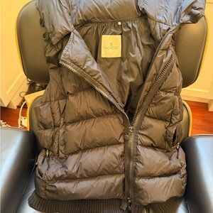 Moncler Women’s Black Hooded Down Vest Sz 4 Large